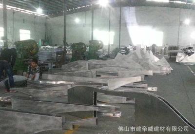 工廠直供優(yōu)質(zhì)鋁型材貼天然木皮裝飾面板 價格、廠家與圖片全解析